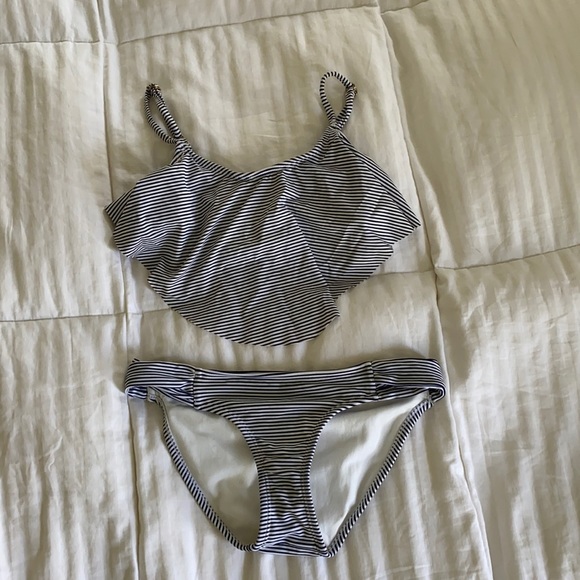 XS Xhilaration and Black and white bikini - Picture 1 of 4